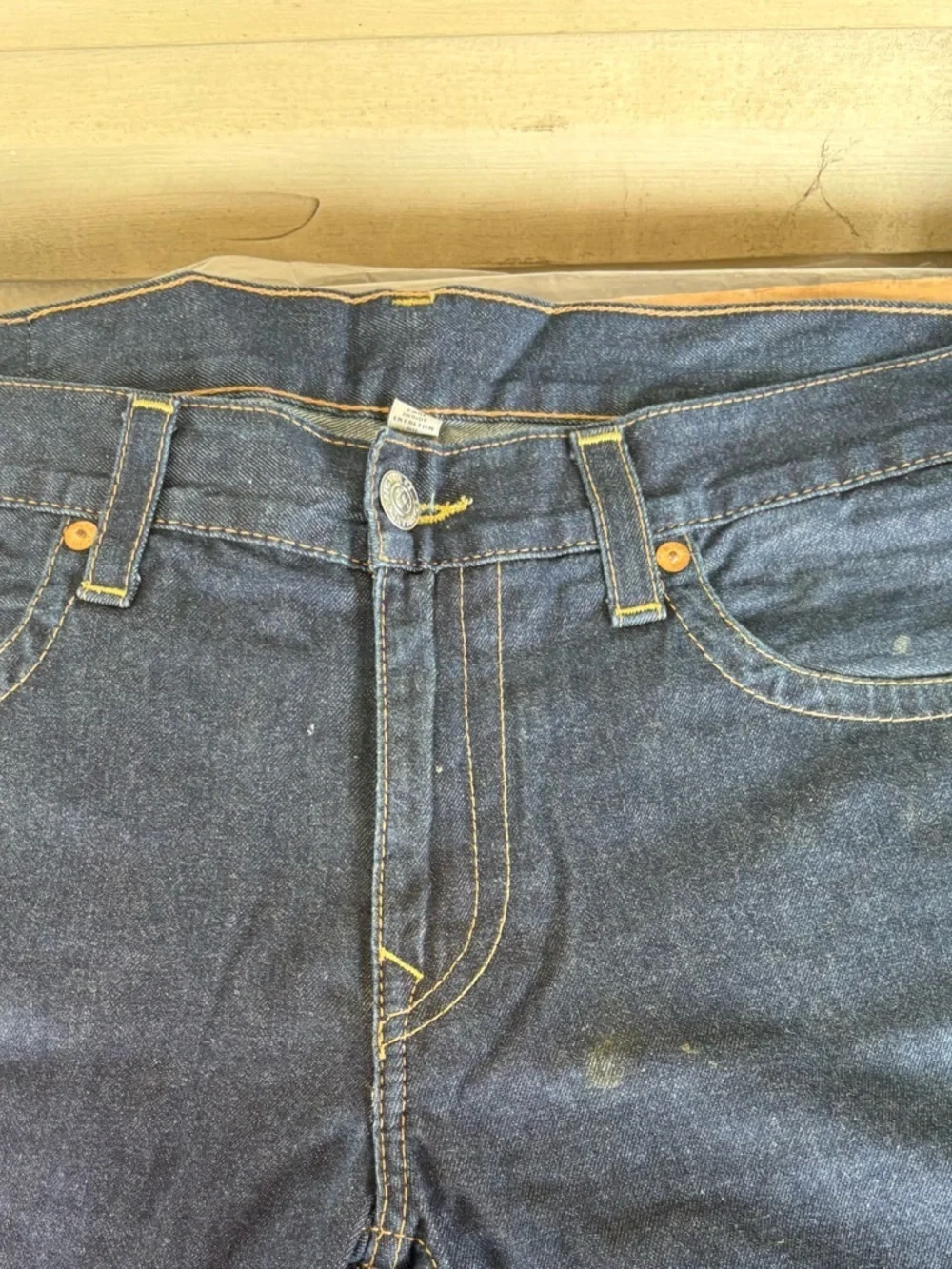 Men ‘s True Religion Dark Wash Denim Jeans Straight with Contrast Stitching